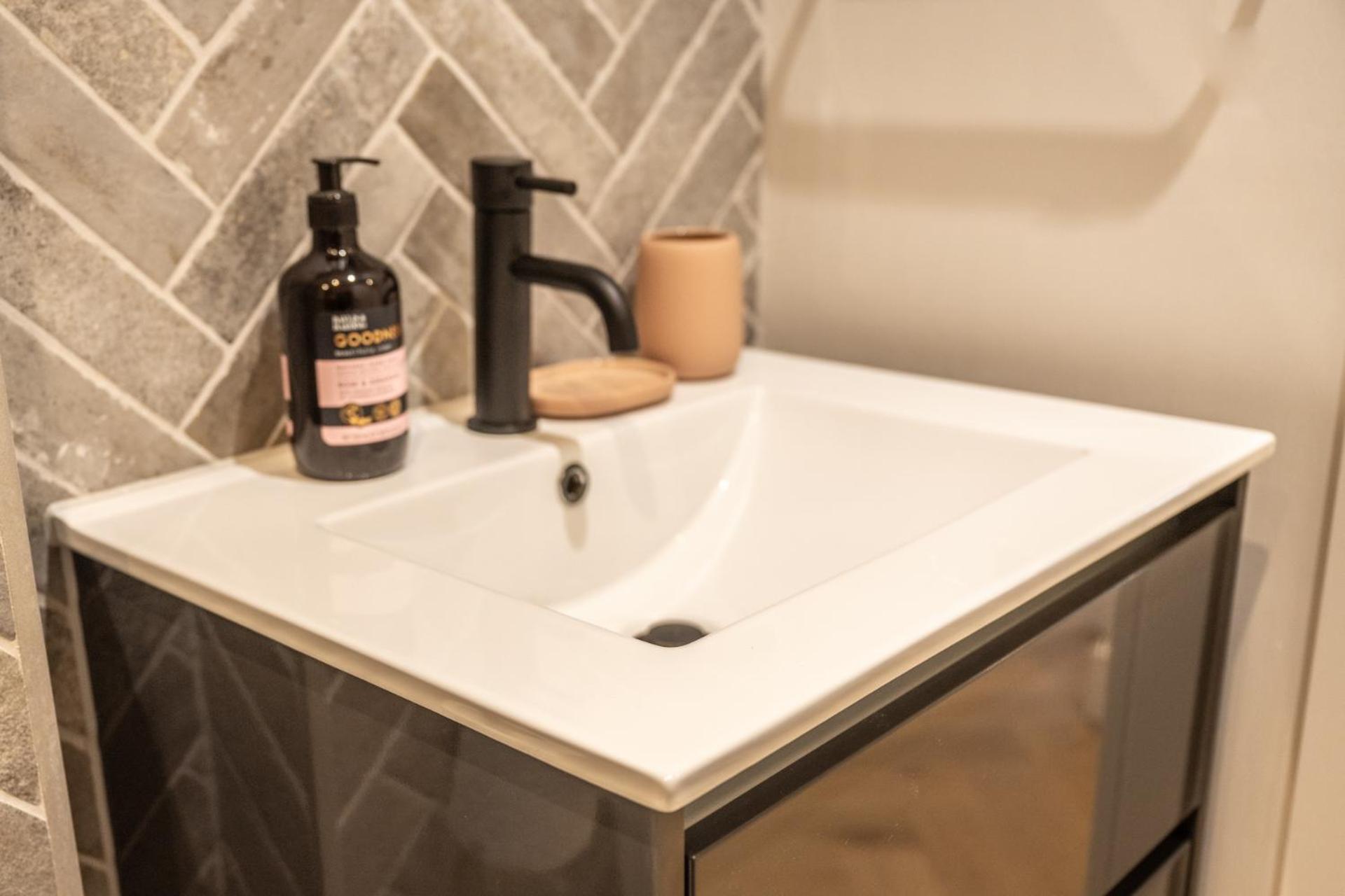 Modern, Stylish Newly Refurbished 2Nd Floor Apartment In Fitzrovia Londyn Zewnętrze zdjęcie